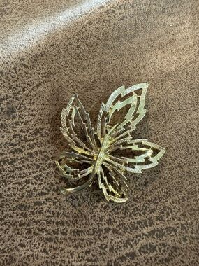 Gold Leaf Brooch - Filigree Leaf Pin